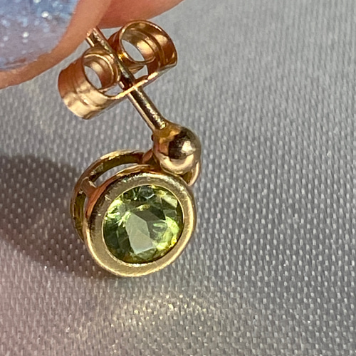 天然石 ペリドットピアス 14kgf ピアス（スタッド・一粒） LePleia 