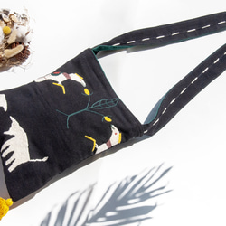 手縫い純綿サイドバックパック、刺繍クロスボディバッグ、手刺繍ショルダーバッグ、手刺繍バッグ-レインボー動植物染め刺繍トートバッグ 8枚目の画像