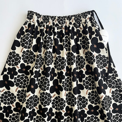 【日本/遠州】ギャザーフレアロング丈スカート_選べるスカート丈_綿麻_北欧風ブーケ柄 9枚目の画像