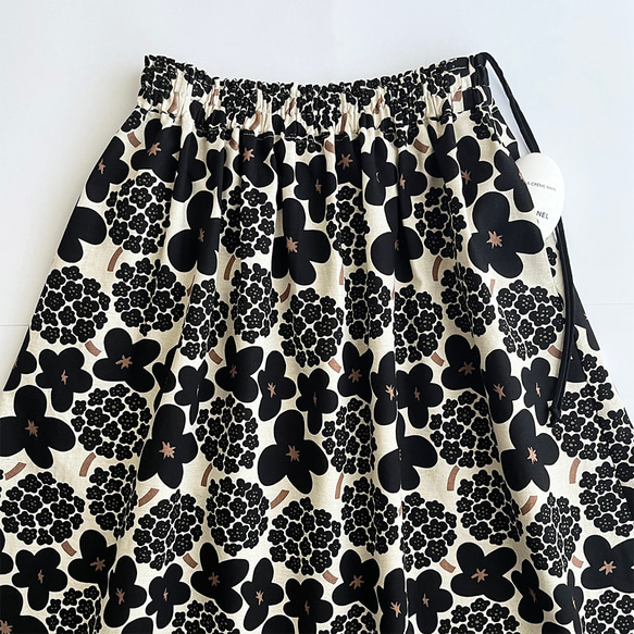 【日本/遠州】ギャザーフレアロング丈スカート_選べるスカート丈_綿麻_北欧風ブーケ柄 9枚目の画像