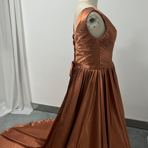 送料無料！パーティードレス テラコッタ色 ノースリーブ 編み上げ 光沢  