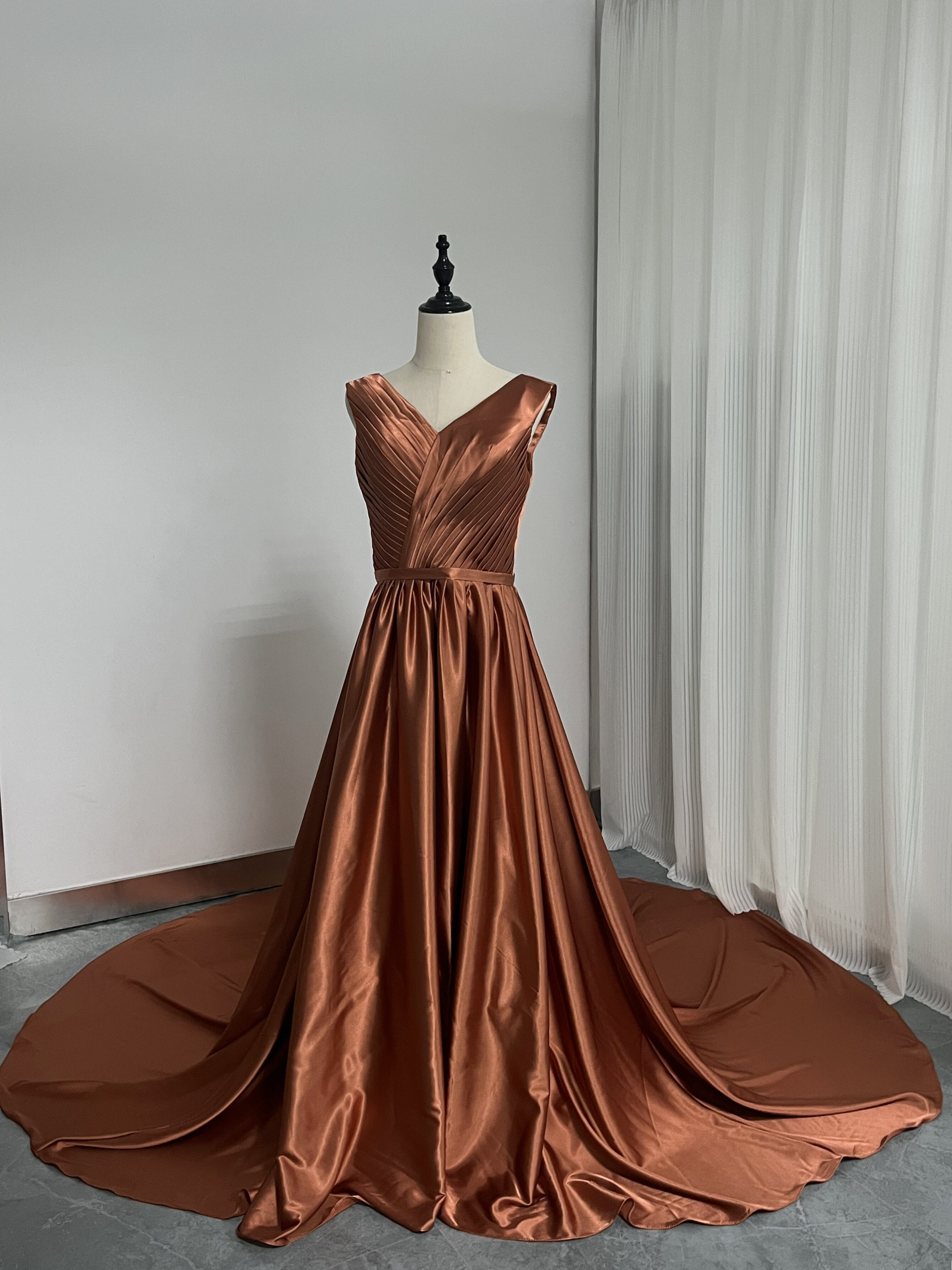 送料無料！パーティードレス テラコッタ色  ノースリーブ  編み上げ  光沢サテン  2次会/合コン 前撮り