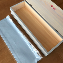 ちょっと大きめの箸箱(ハタとすずめ)　ヒノキのカトラリーケース　蓋付きの箸入れ　　食卓に置ける　小物入れ 6枚目の画像