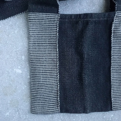 カレン族の手織りショルダーバッグ/黒×ボーダーＡ /草木染めコットン, 手縫い/白黒 モノトーン 2枚目の画像