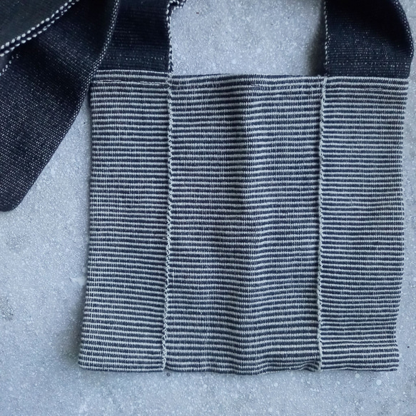 カレン族の手織りショルダーバッグ/黒×ボーダーB /草木染めコットン/白黒 モノトーン 2枚目の画像