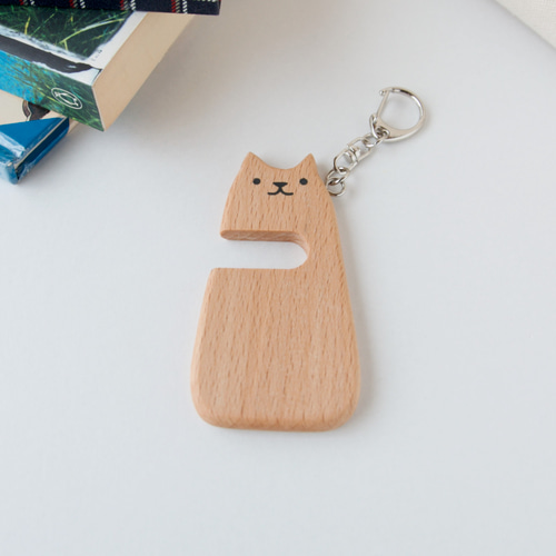 猫なスマホスタンド（に）《送料無料》木製・薄型・キーホルダー・一緒