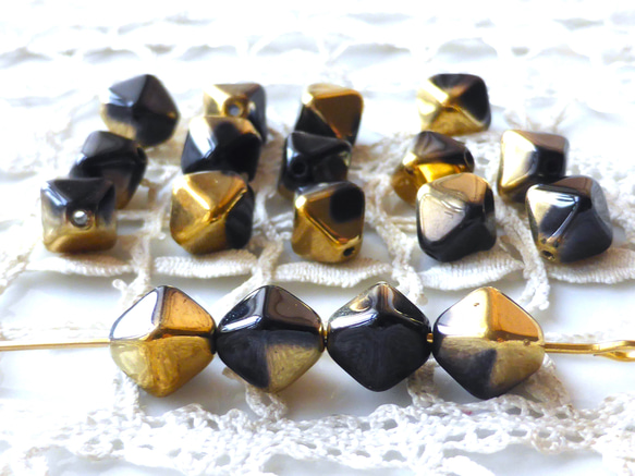 ピラミダ　黒ゴールド　Czech Glass Beads１０個 1枚目の画像