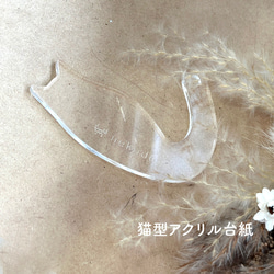 猫 ブローチ シンプル ねこ 飾れる （ころころ・クリスタル） オリジナル 5枚目の画像