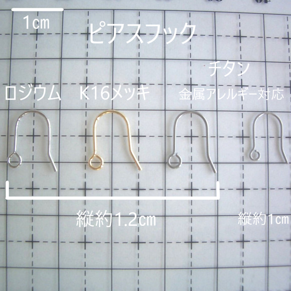 サークルモチーフ(ホワイト)のタティングレースピアス◆ロジウムフック 4枚目の画像