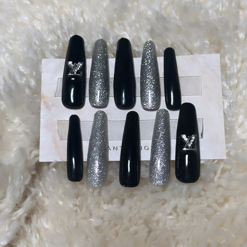 ロングネイルチップ ブランドロゴねいる ネイルチップ（つけ爪