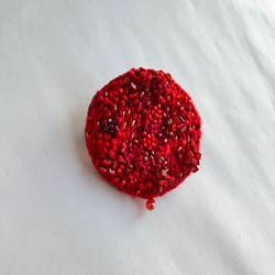 One color brooch "Mars" 赤い赤い刺繍丸型ブローチ 12枚目の画像