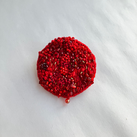 One color brooch "Mars" 赤い赤い刺繍丸型ブローチ 16枚目の画像