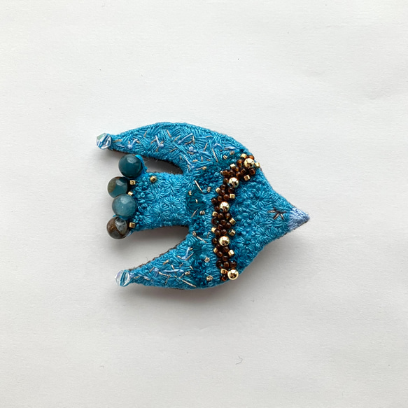 "蒼い風の鳥" 刺繍鳥ブローチ　鳥モチーフ　青い鳥　 1枚目の画像
