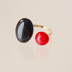 オニキス×染め 赤珊瑚・レッドコーラル フォークリング フリーサイズ ゴールド 指輪 1枚目の画像