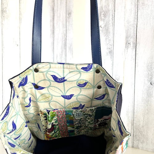 creema限定ミナペルホネンのネイビー、Pathパッチの縦長トートバッグ