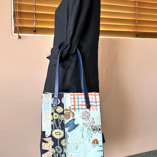 creema限定ミナペルホネンのネイビー、Pathパッチの縦長トートバッグ