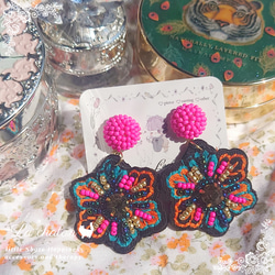 刺繍 ピアス ビーズ お花 大ぶり  アジアンテイスト キラキラ  大人かわいい アジアン インド ♥ らしゃとん 1枚目の画像