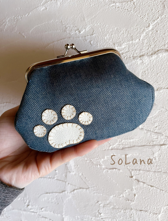 にゃんこの肉球×デニム◇がま口ポーチ◇猫 ポーチ SoLana 通販｜Creema  