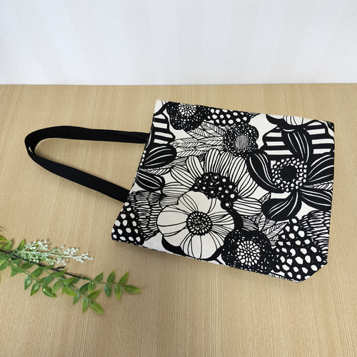 布トートバッグ マチ付き A4収納可能 お出かけやレッスンバッグに