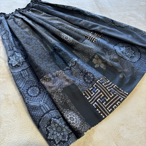 アンティーク大島紬のパッチワークスカート　青グレー秋名バラ　裏地付き　着物リメイク 3枚目の画像