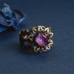 勃根地喜悅 | 哥德式花朵水晶寶石寬戒指 | 古董酒色紫色 第2張的照片