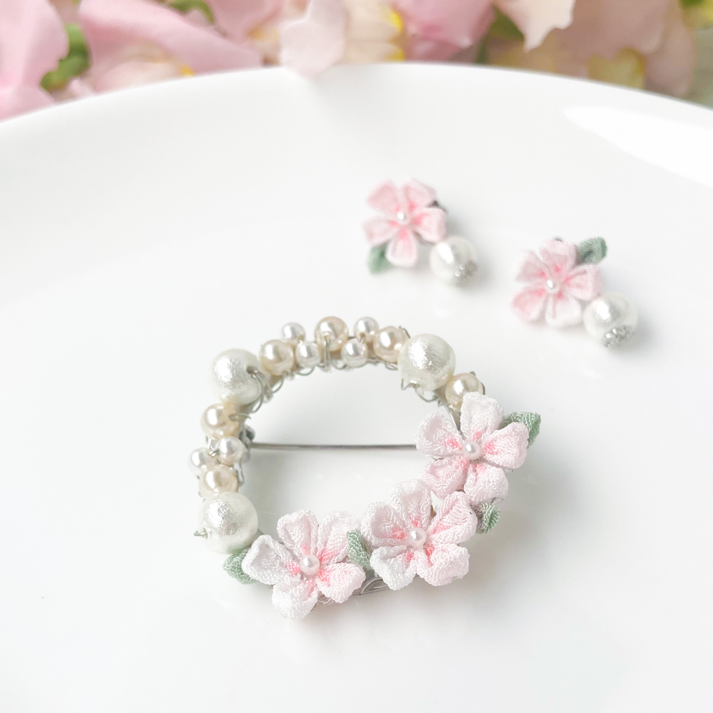 【Creema春の福袋】春待ち桜×ふんわりパール フォーマル2点セット（ピアス/イヤリング、フォーマルブローチ）