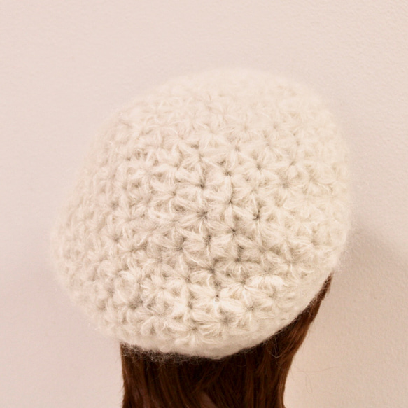 リフ編みのふんわりベレー帽　無着色ナチュラルホワイト 3枚目の画像