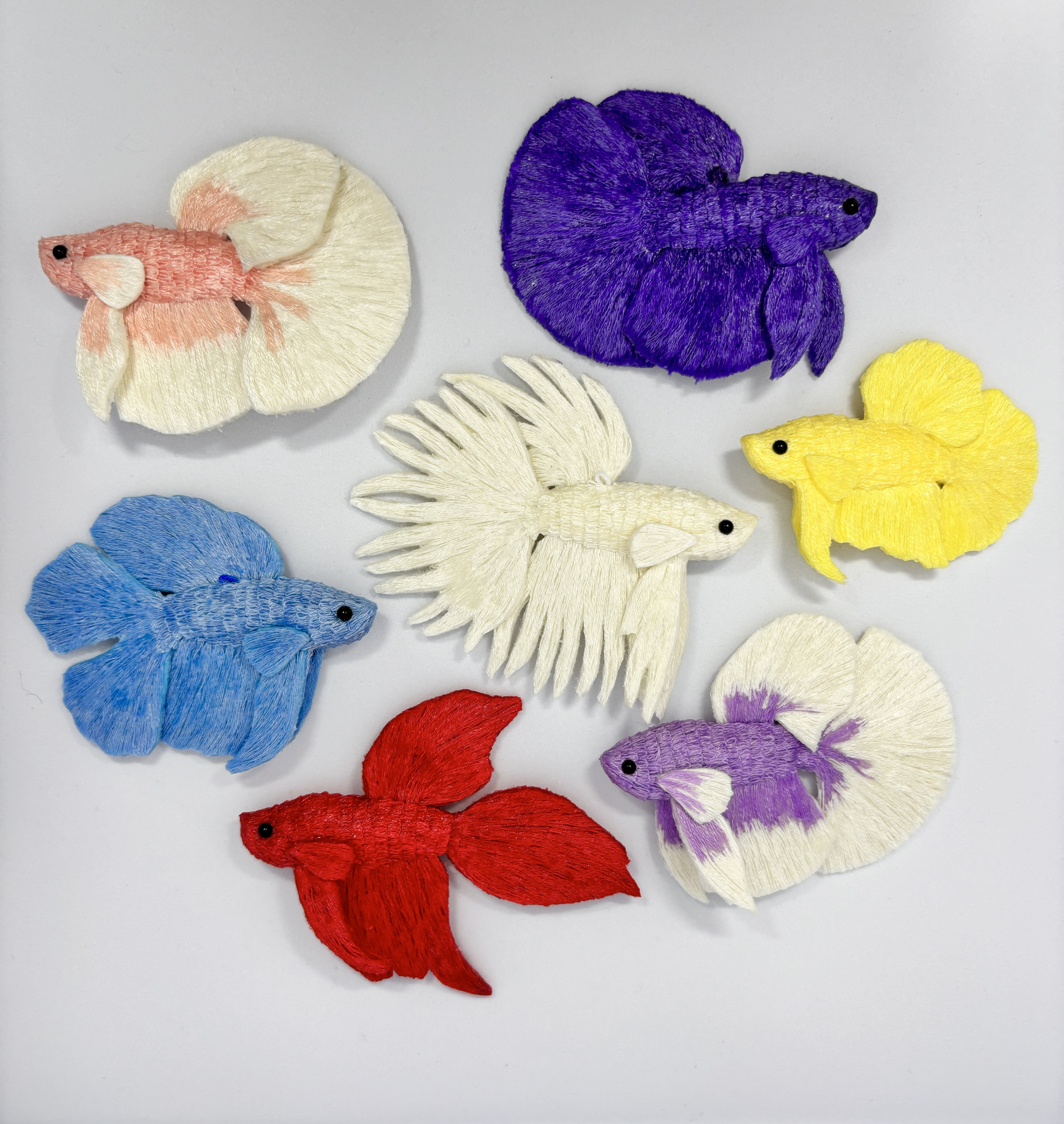 ハンドメイド刺繍キーホルダー焼き魚と茶トラさん タ*ー様