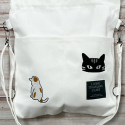 【送料無料】黒猫としょんぼり猫の刺繍 内ポケット付き キャンバス ２WAY ショルダートートバッグ＜ホワイト＞ 2枚目の画像