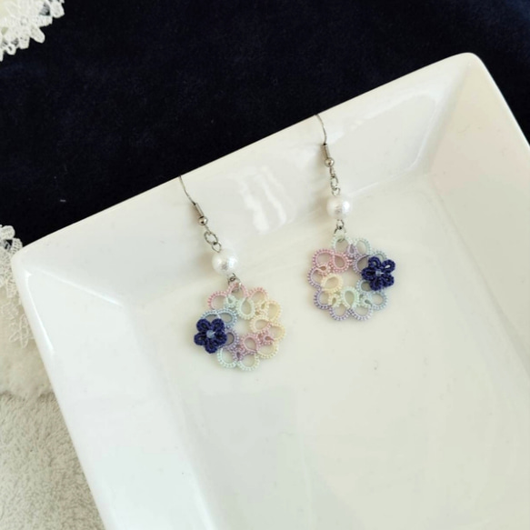 忘れな草色の小花を飾って〜タティングレース ピアス（フック 