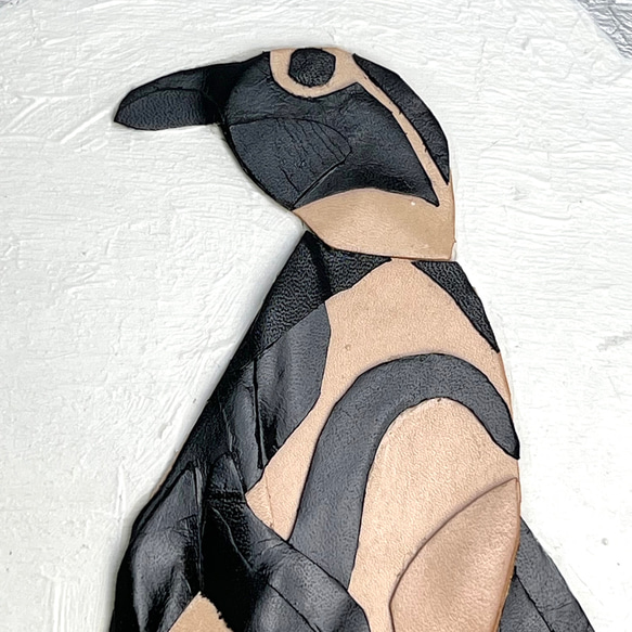 レザーのコラージュアート（ペンギン） A4サイズ 木製パネル 5枚目の画像