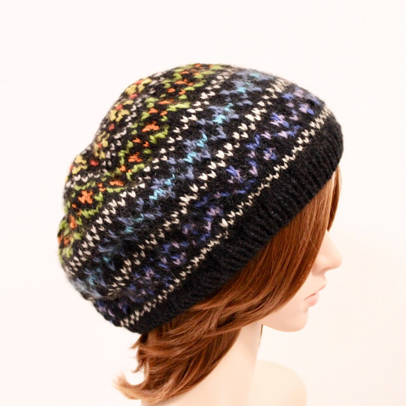 NZポッサム・メリノ　フェアアイル編み込み帽（ベレー帽）　チャコールグレーベース×編み込み模様 4枚目の画像