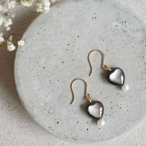 みっちゃん♦︎14kgfマザーオブパールカービングイヤリング みっちゃん様専用♦︎14kgfマザーオブパールカービングイヤリング