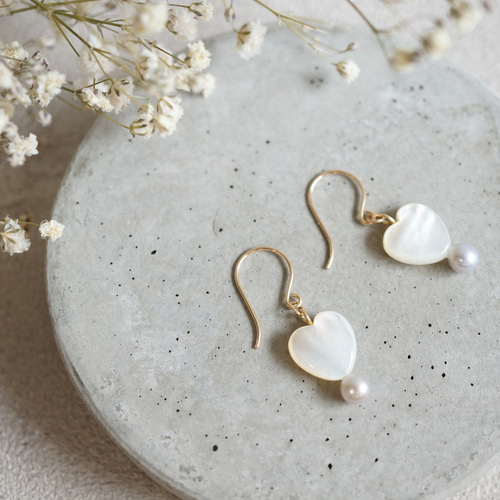 ギフトにおすすめ♡《14kgf》マザーオブパールと淡水パールのピアス