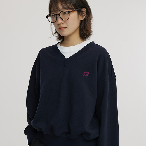 即納】肩落ちVネックで上半身を着痩せ 矢印マーク付きトレーナー