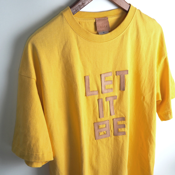 レザーパッチ「LET IT BE」の 半袖 Tシャツ（5色）牛革 ワッペン 6枚目の画像