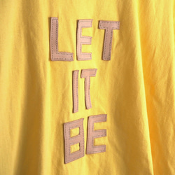 レザーパッチ「LET IT BE」の 半袖 Tシャツ（5色）牛革 ワッペン 7枚目の画像