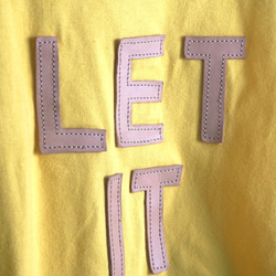 レザーパッチ「LET IT BE」の 半袖 Tシャツ（5色）牛革 ワッペン 8枚目の画像