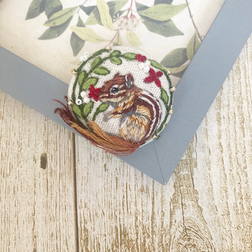 刺繍ブローチ ヘアゴム くるみボタン りす ブローチ みこの店 通販