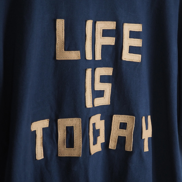 レザーパッチ「LIFE IS TODAY」の 半袖 Tシャツ（5色）牛革 ワッペン 6枚目の画像