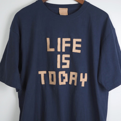 レザーパッチ「LIFE IS TODAY」の 半袖 Tシャツ（5色）牛革 ワッペン 4枚目の画像