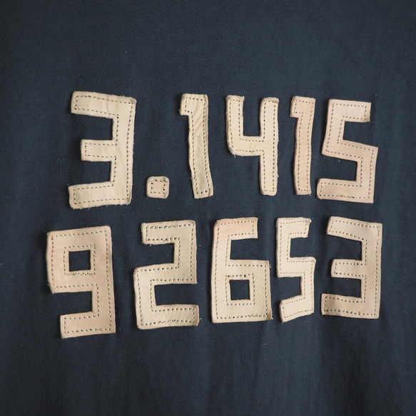 レザーパッチ「3.141592653」の 半袖 Tシャツ（5色）牛革 ワッペン 6枚目の画像