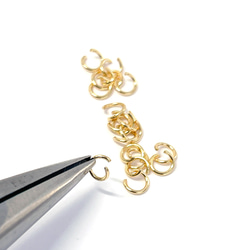 ess23【約30個】線径約0.7mm 外径約4.0mm 内径約2.6mm 丸カン ゴールド サージカルステンレス 4枚目の画像