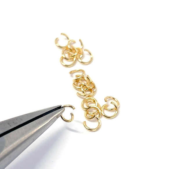 ess23【約30個】線径約0.7mm 外径約4.0mm 内径約2.6mm 丸カン ゴールド サージカルステンレス 4枚目の画像