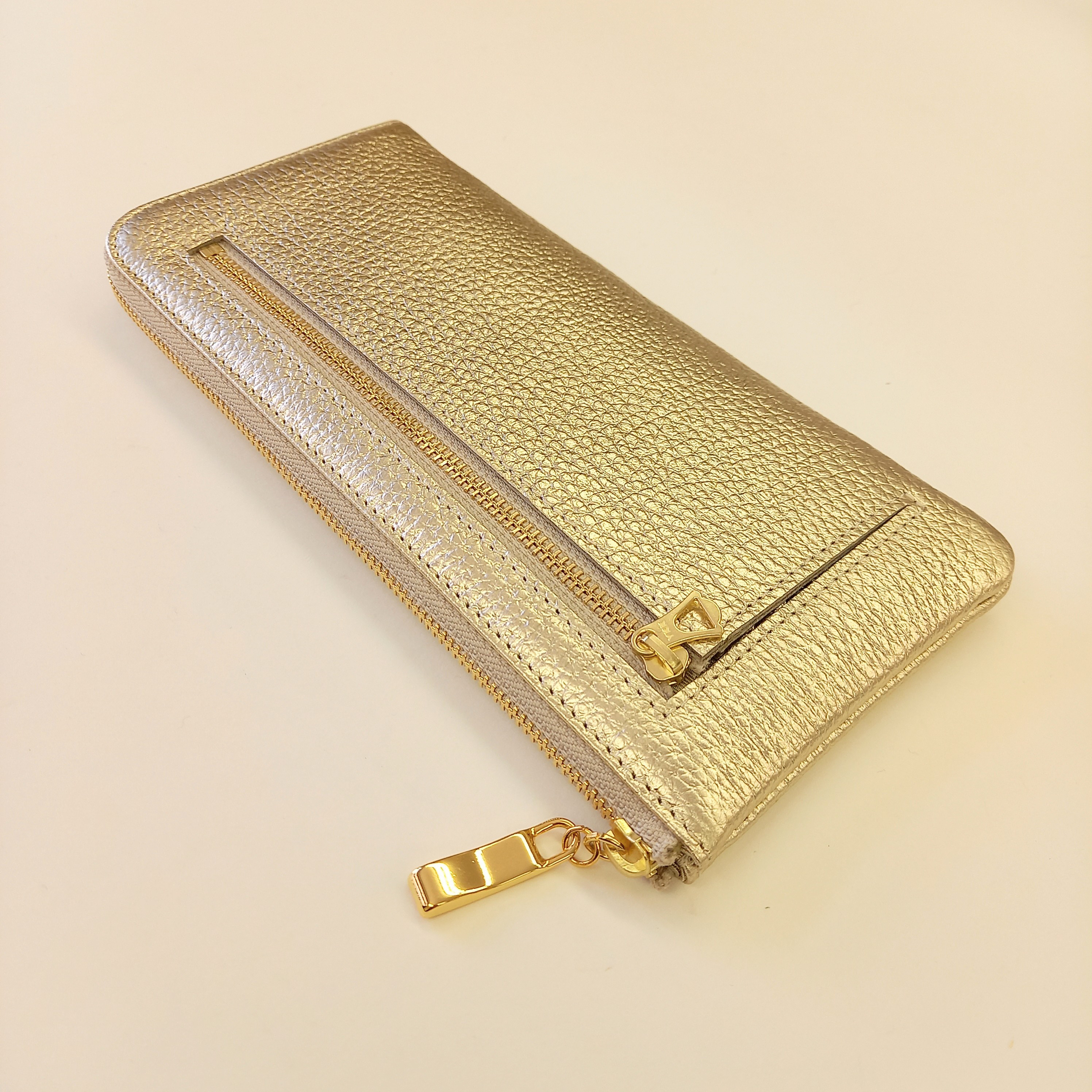 24枚もカードが入るスリム長財布◇牛革シュリンク型押し（シャンパンゴールド/シルバー）大容量なのに軽くて薄い！◇L字 皮