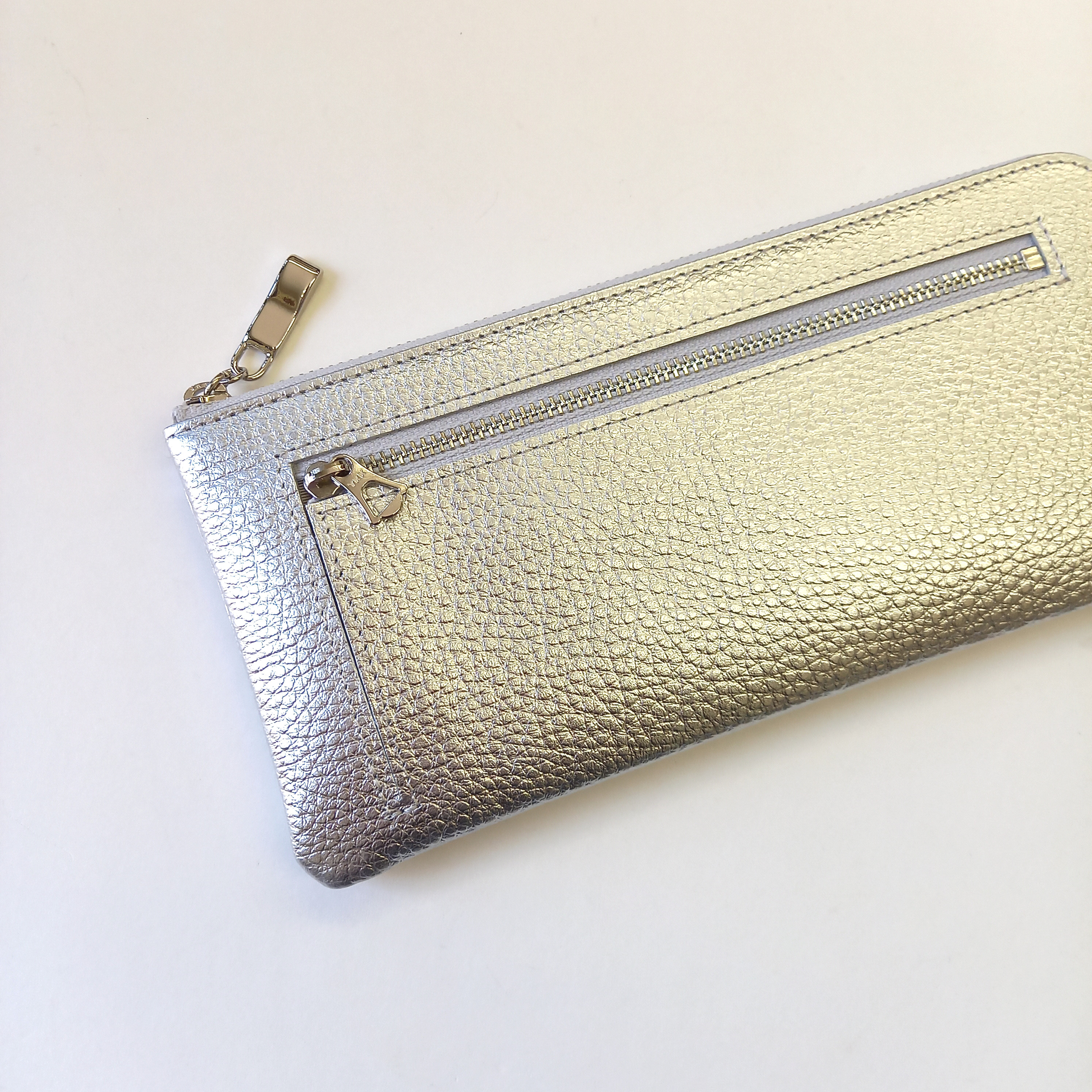 24枚もカードが入るスリム長財布◇牛革シュリンク型押し（シャンパンゴールド/シルバー）大容量なのに軽くて薄い！◇L字 皮