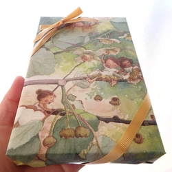 包装紙(B3×8枚＊2つ折り発送）／キウイの花と庭の小人たち 5枚目の画像