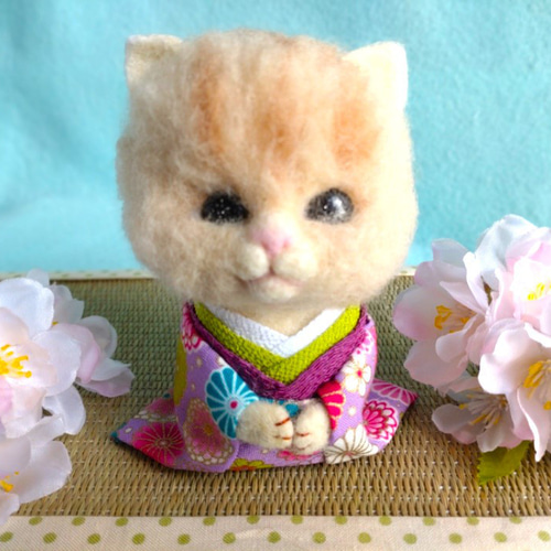 着物猫ちゃん №16 薄ベージュ 紫 ・猫・着物 羊毛フェルト 山口 順