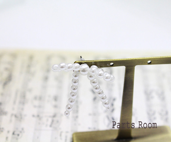 [2 件] 絲帶珍珠珠耳環 [白色，無鉤] -si-1282 第2張的照片