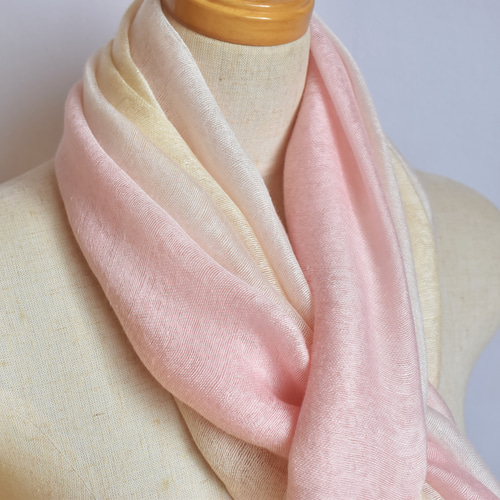 新色」二重紗織お肌触りの良いシルク「さくら色～淡黄色」 ストール 鞆
